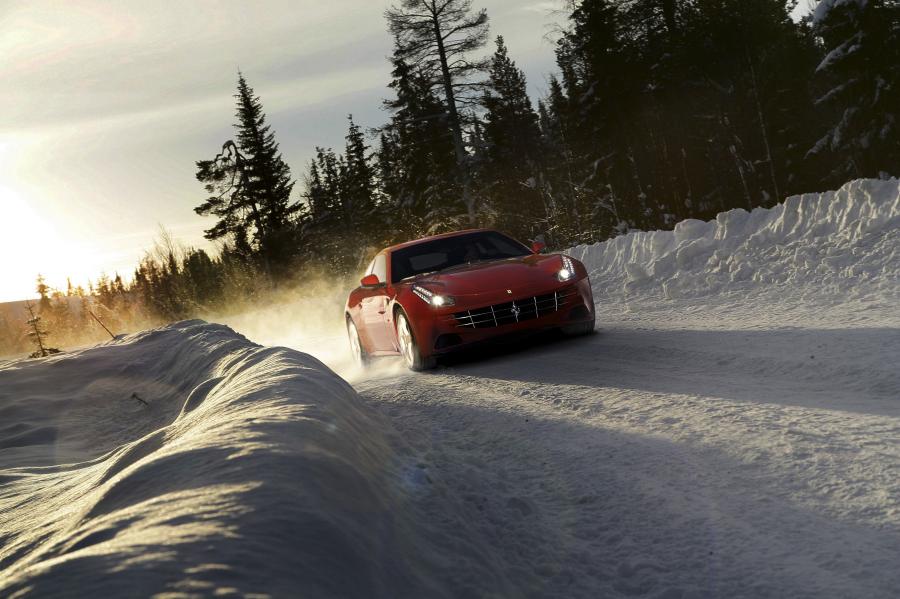  Ferrari FF 2011 года  (фото 105 из 195)